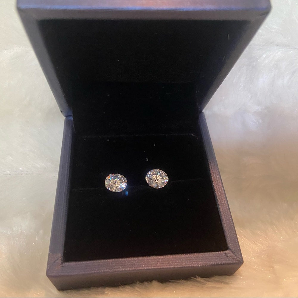 Italo Elegant Silver Stud Earrings